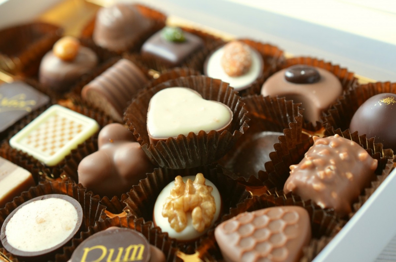 boulangerie-RIANS-min_chocolates_food_candy_calories_nibble_chocolate_heart-782043